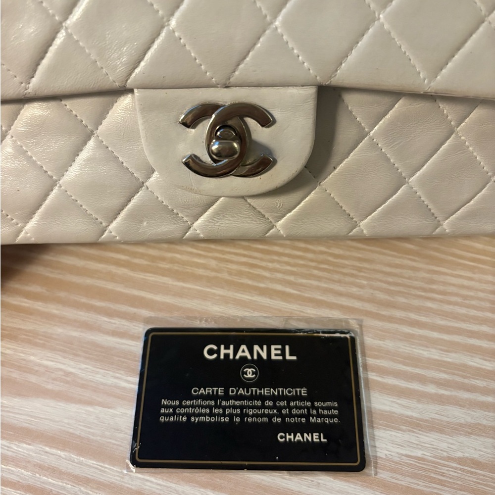 Chanel Classic Flap White Size Medium - Picture 3 of 16